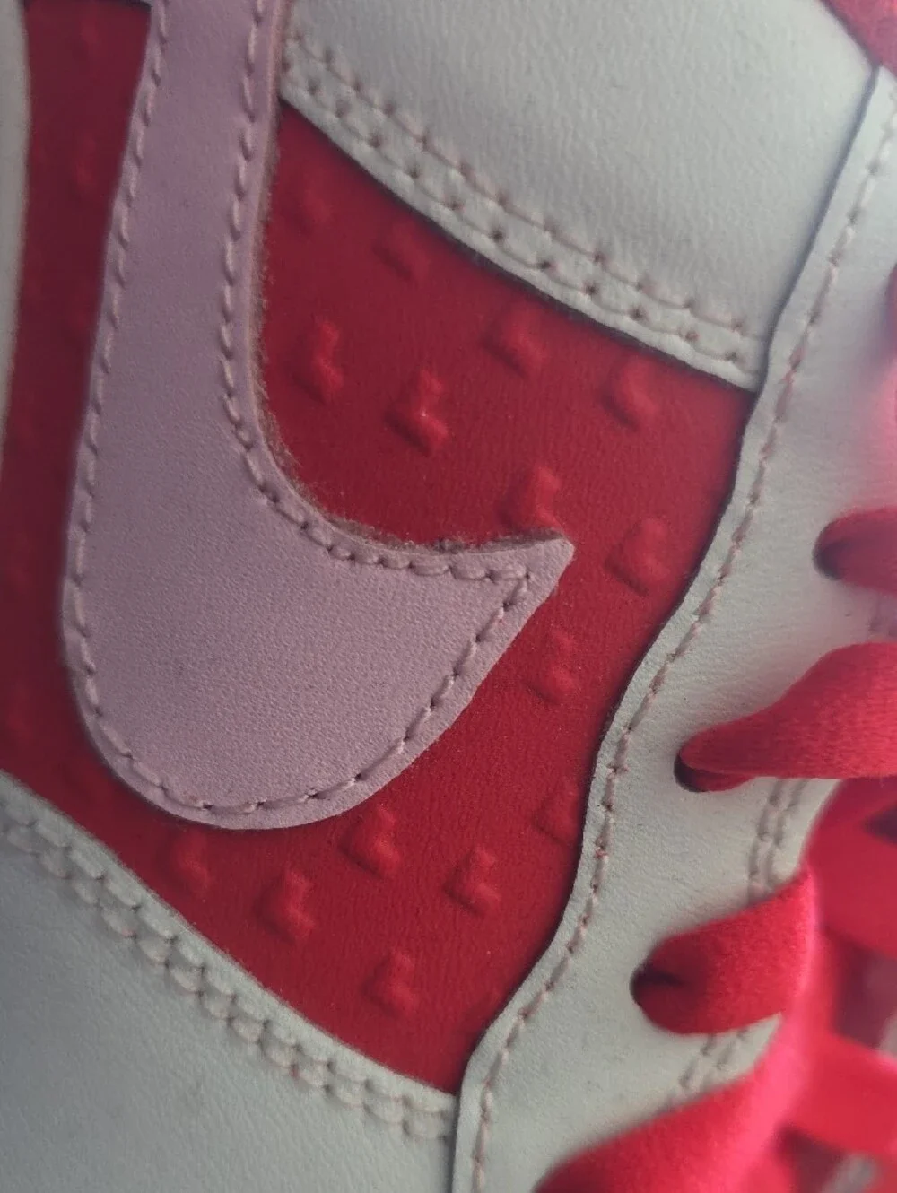 Nike Low-Top Sneakers in White and Red